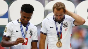 England edge France 6-4 in chaotic World Cup bronze match