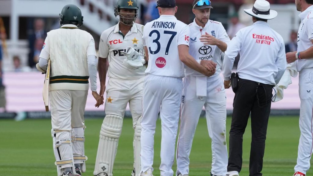 England beat Pakistan by 194 runs in the second test and sealed their ​first home test series