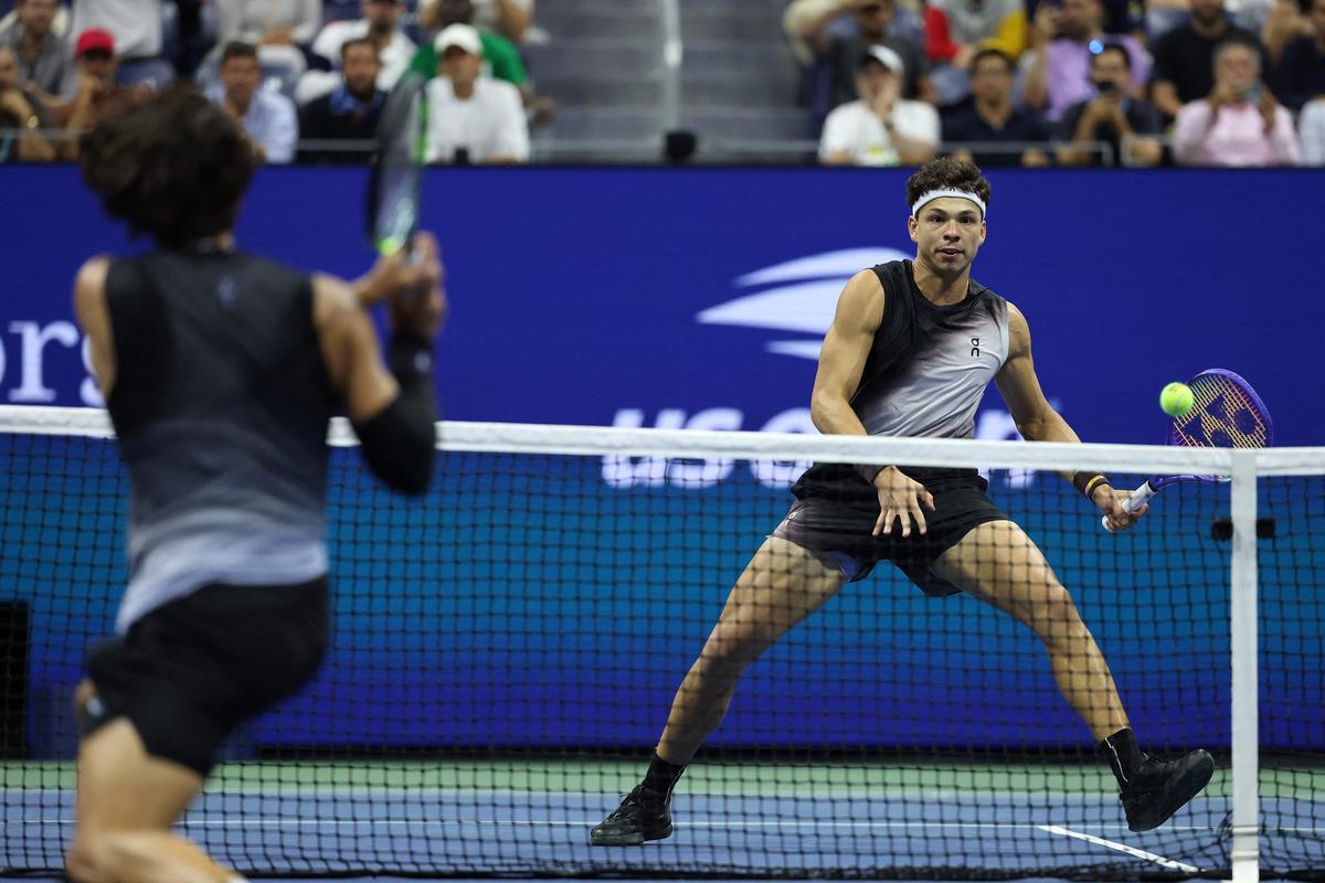 Carlos Alcaraz of Spain reacts against Ben Shelton of the United States during their men's