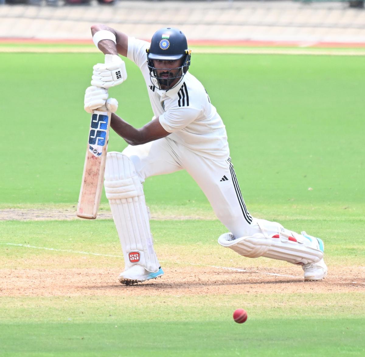 Duleep Trophy final | East bowlers have South on the mat