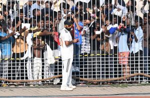 Duleep Trophy final | East bowlers have South on the mat