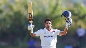 Resuming at 398 for four, Mumbai would have hoped Sarfaraz could push on towards a double