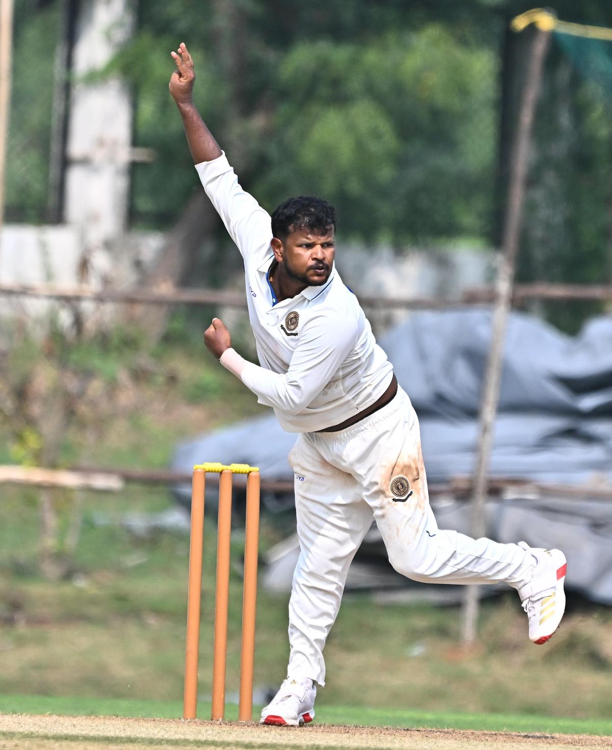 Smaran bails Karnataka out from a precarious spot